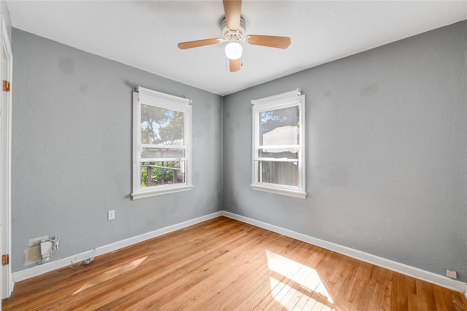1010 W BERRY AVE — photo 20