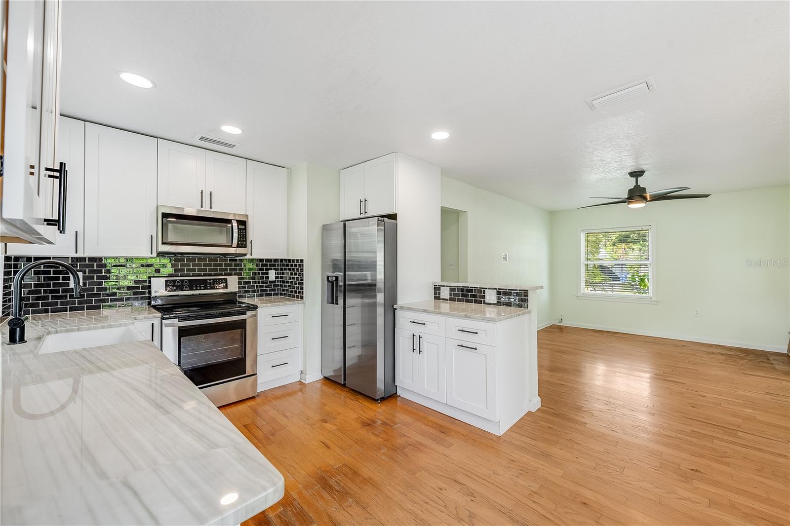 1010 W BERRY AVE — photo 13