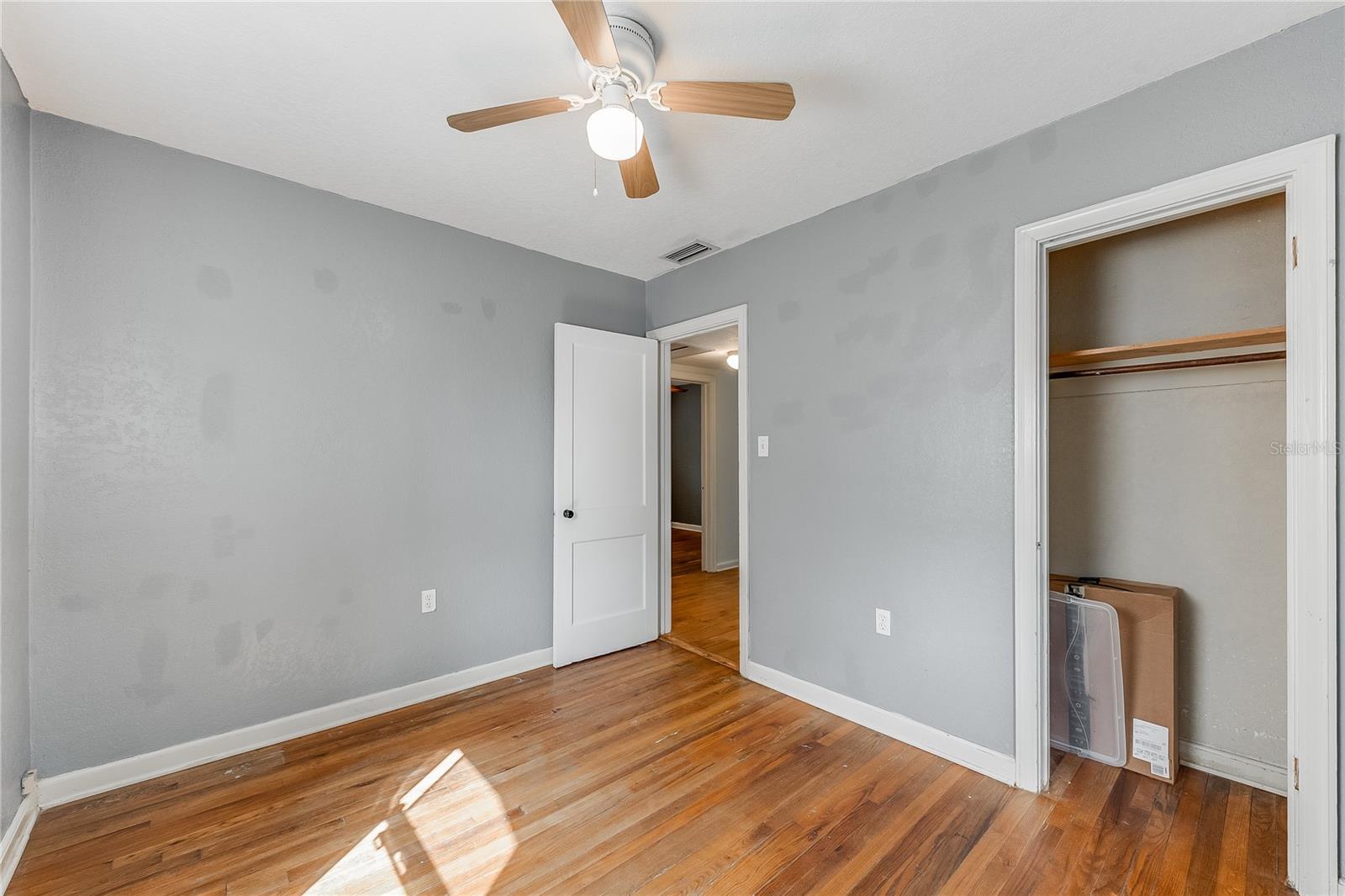 1010 W BERRY AVE — photo 23