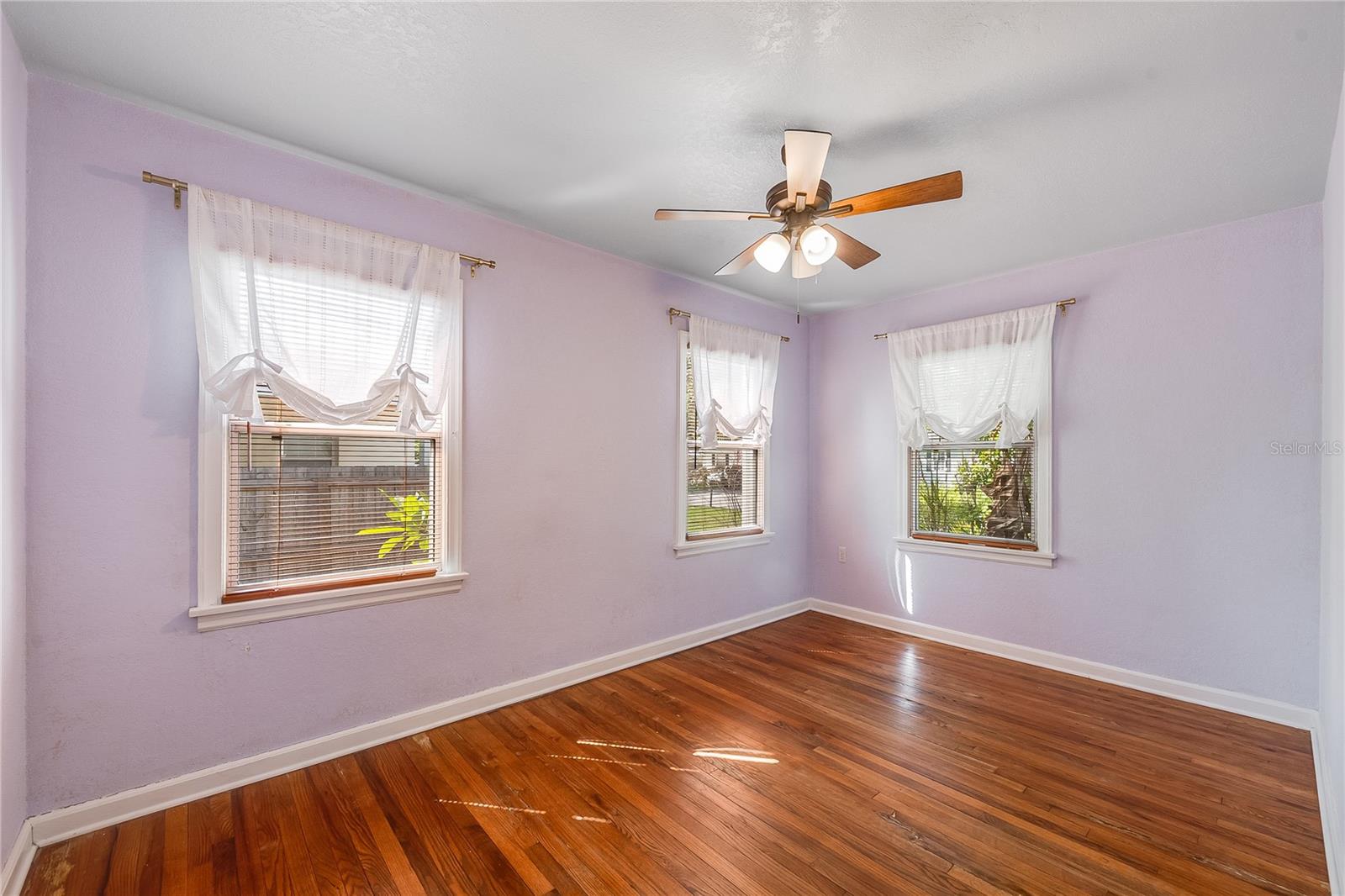1010 W BERRY AVE — photo 17