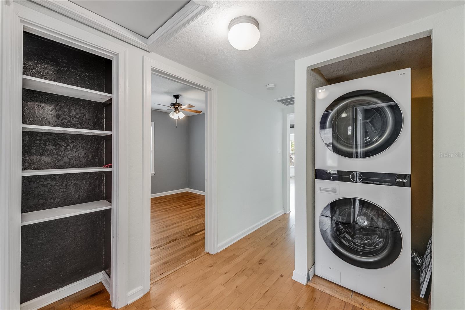 1010 W BERRY AVE — photo 16