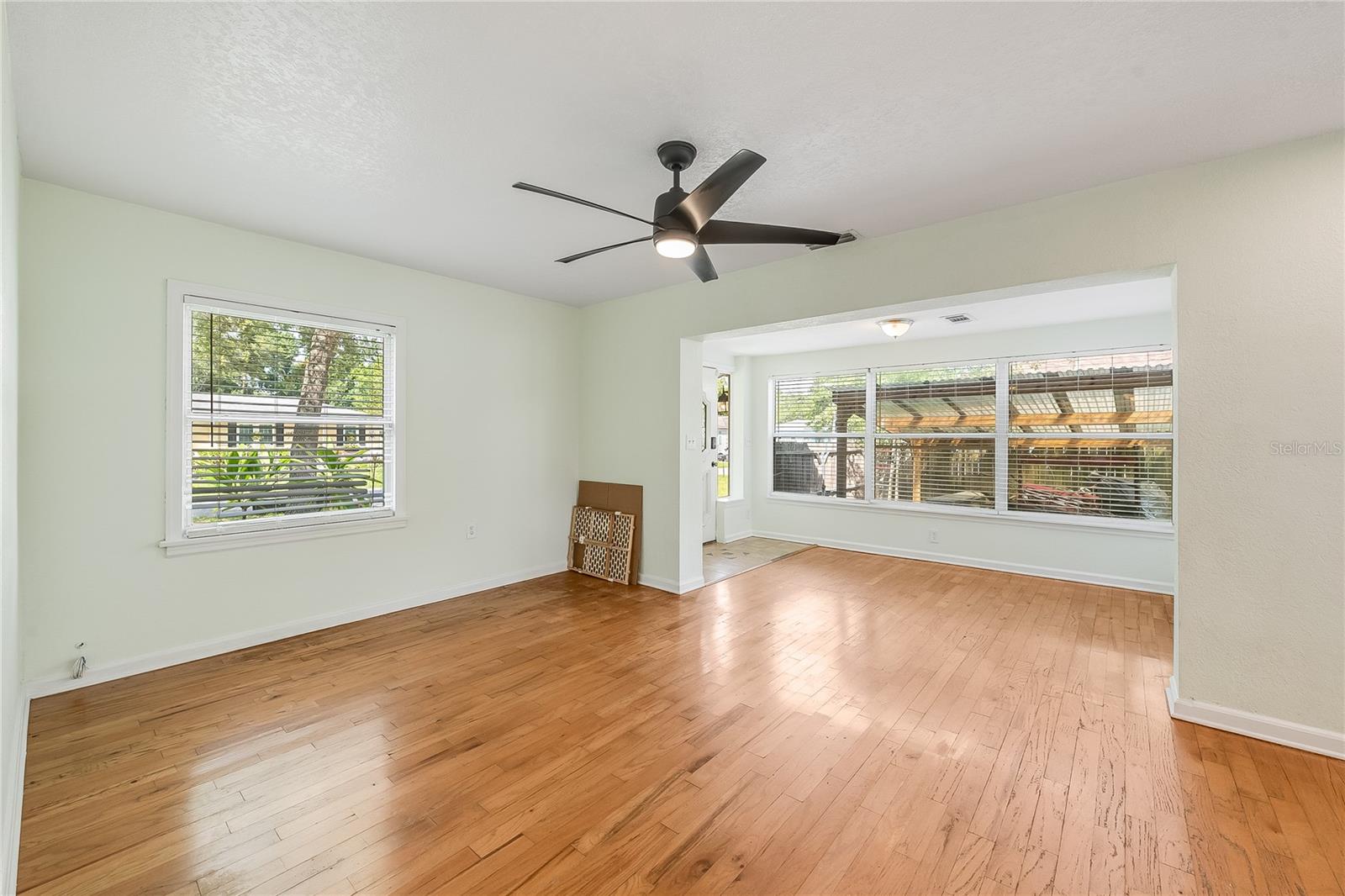 1010 W BERRY AVE — photo 7