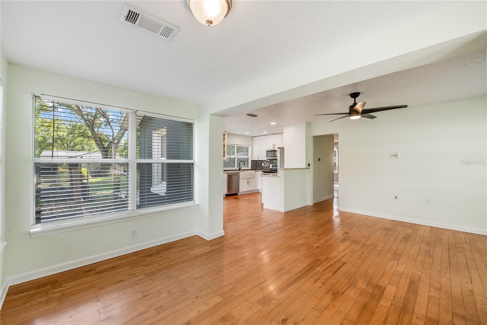 1010 W BERRY AVE — photo 6