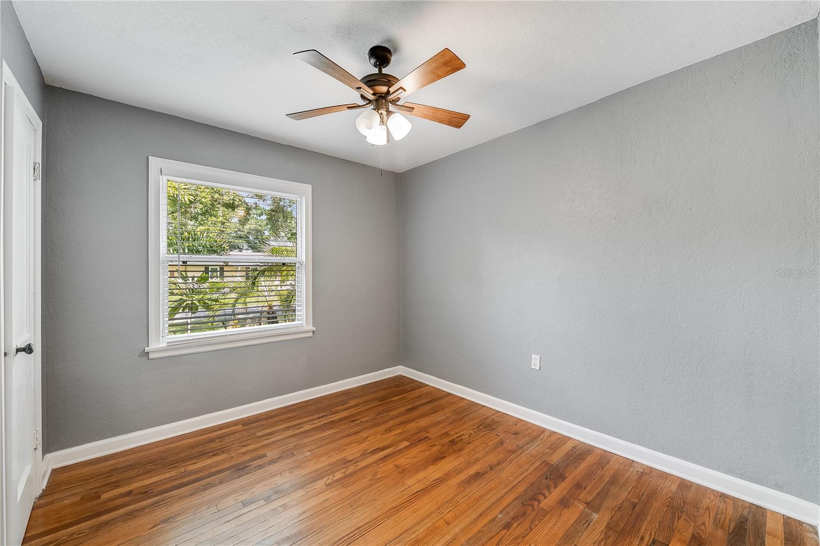 1010 W BERRY AVE — photo 22