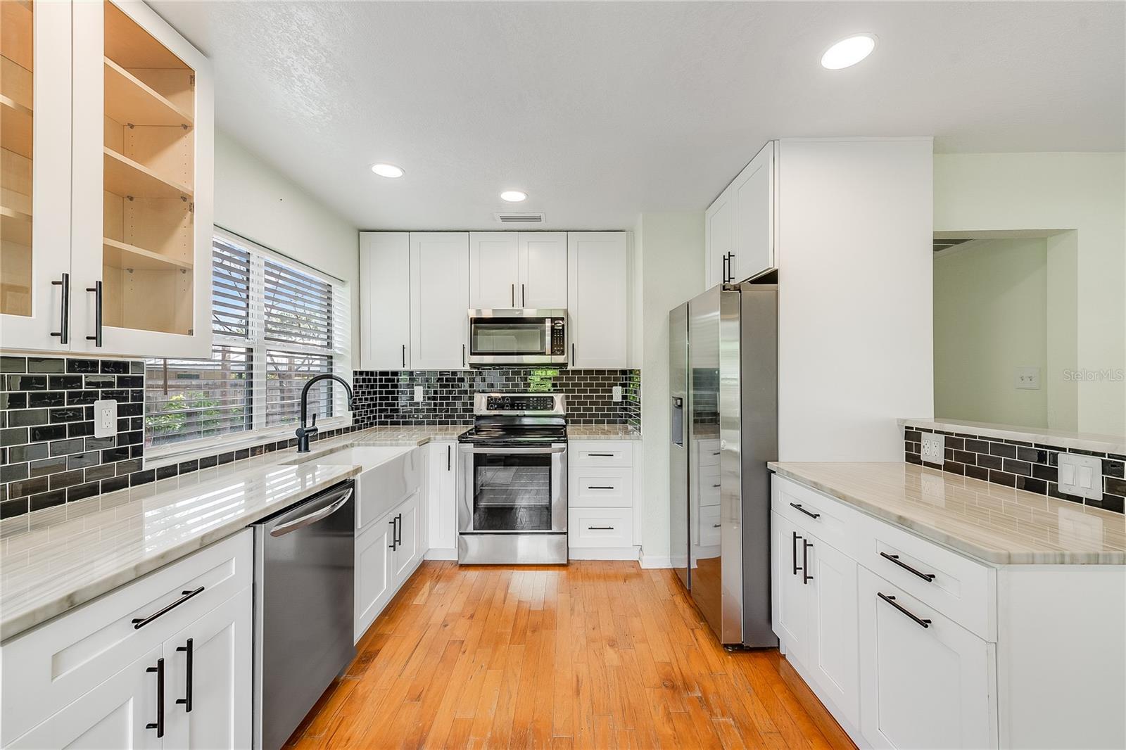 1010 W BERRY AVE — photo 10