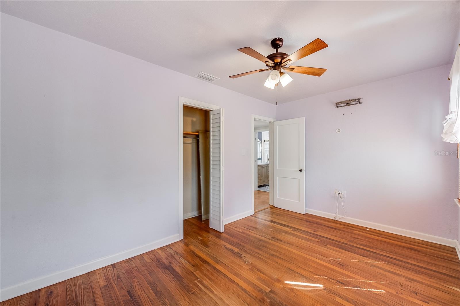 1010 W BERRY AVE — photo 18