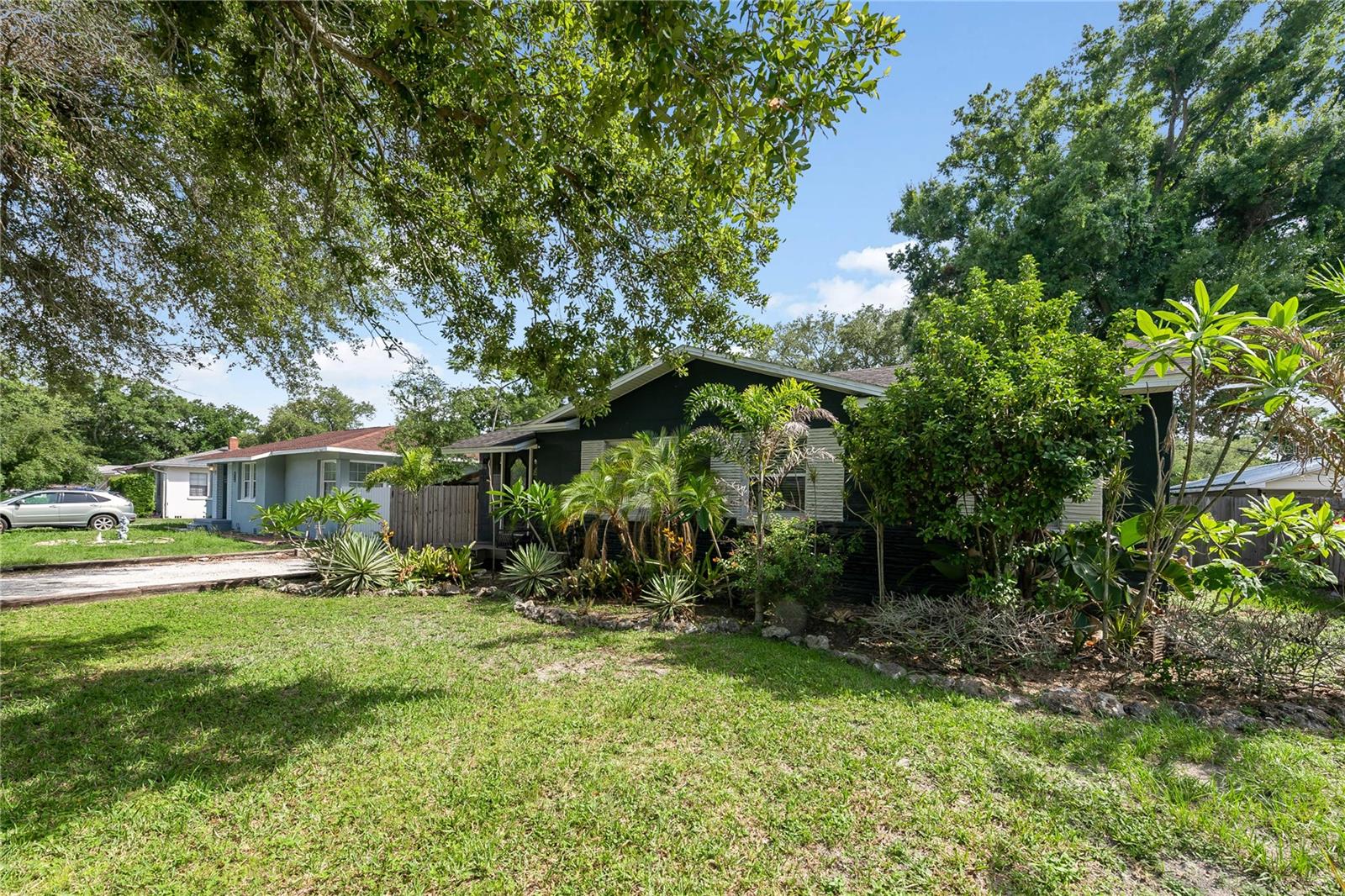1010 W BERRY AVE — photo 3