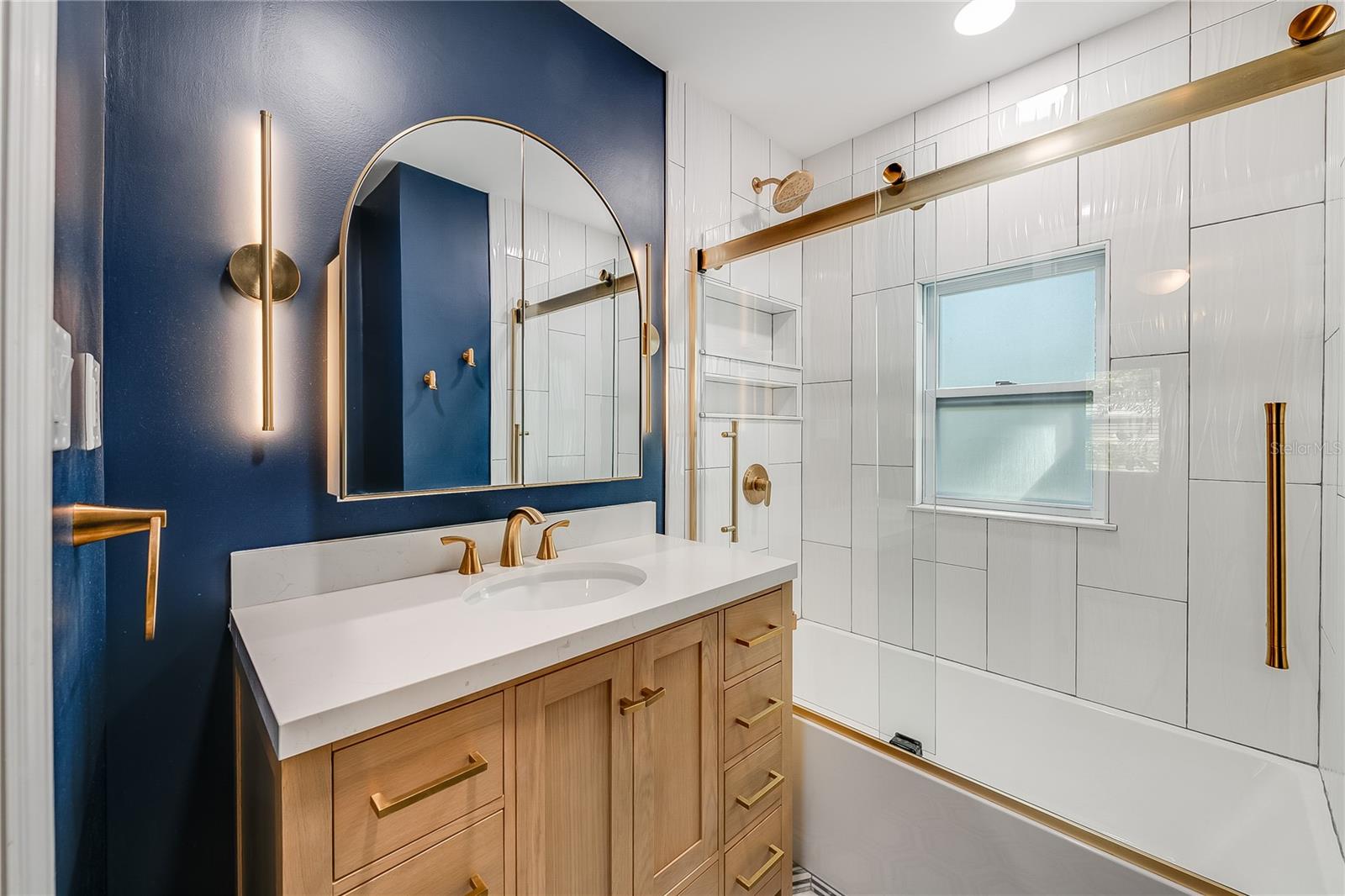 1010 W BERRY AVE — photo 21