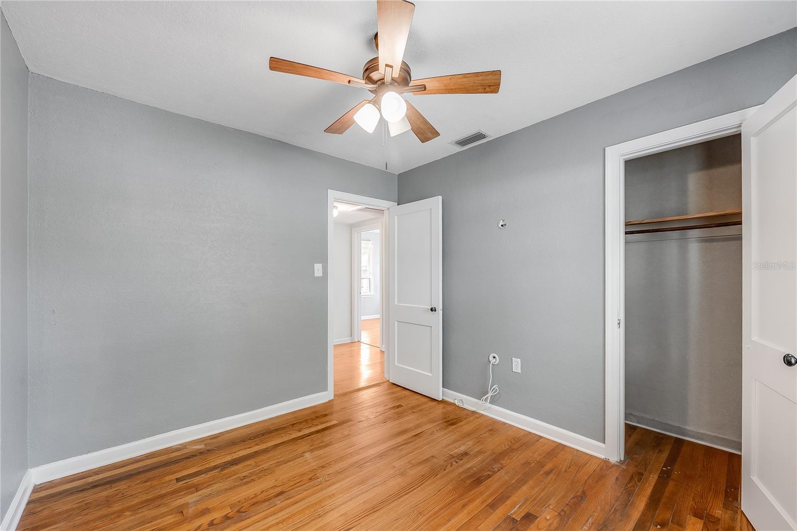 1010 W BERRY AVE — photo 19