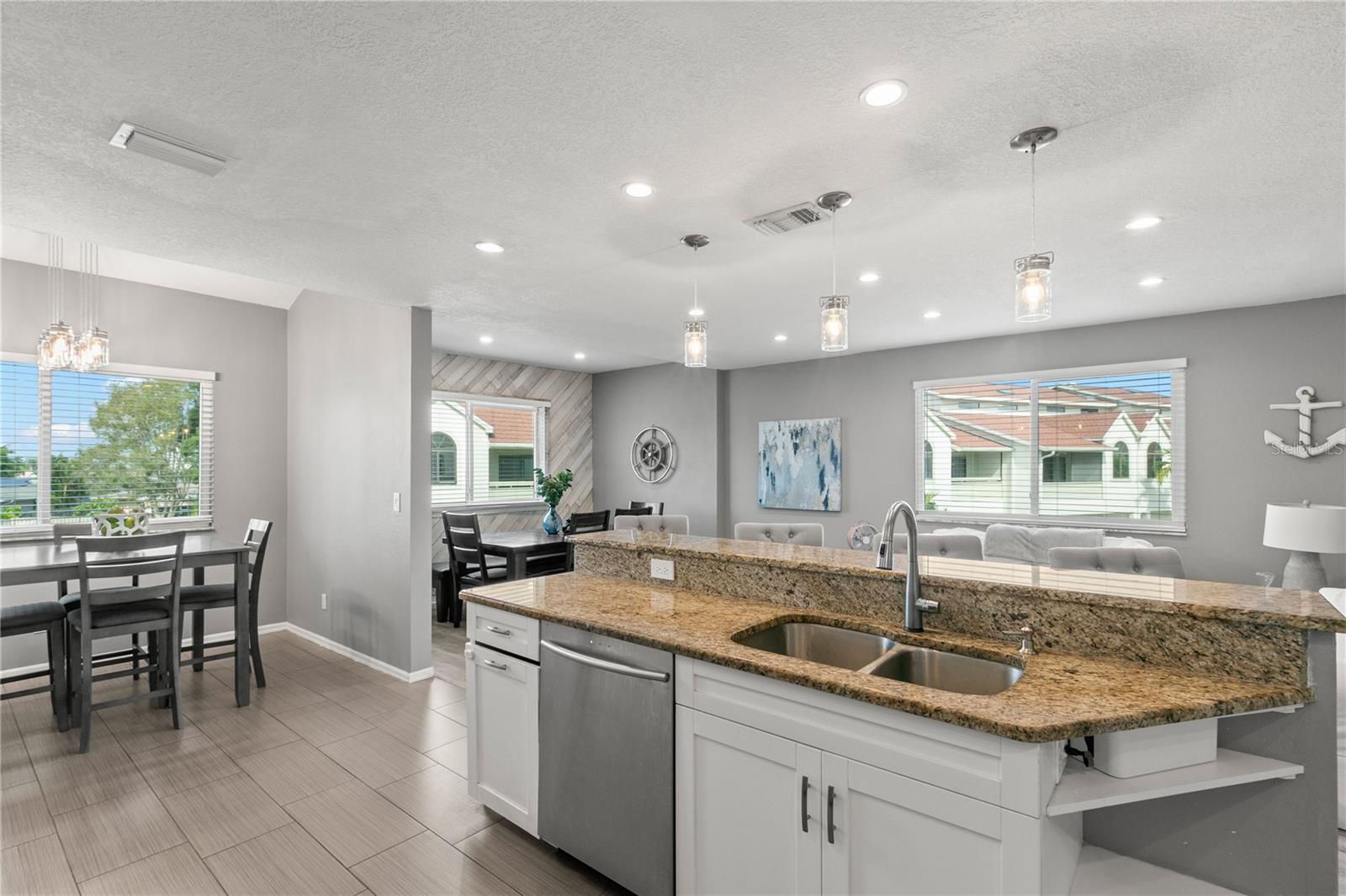 2376 HANOVER DR — photo 9