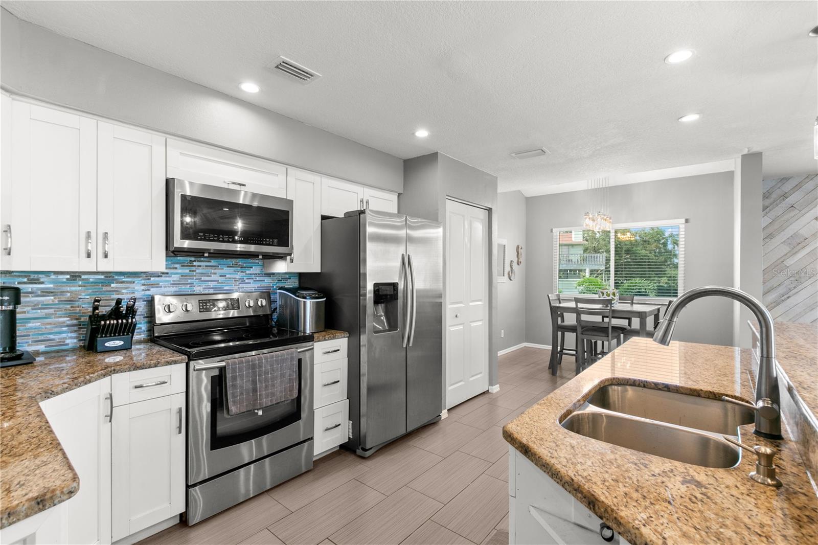 2376 HANOVER DR — photo 8