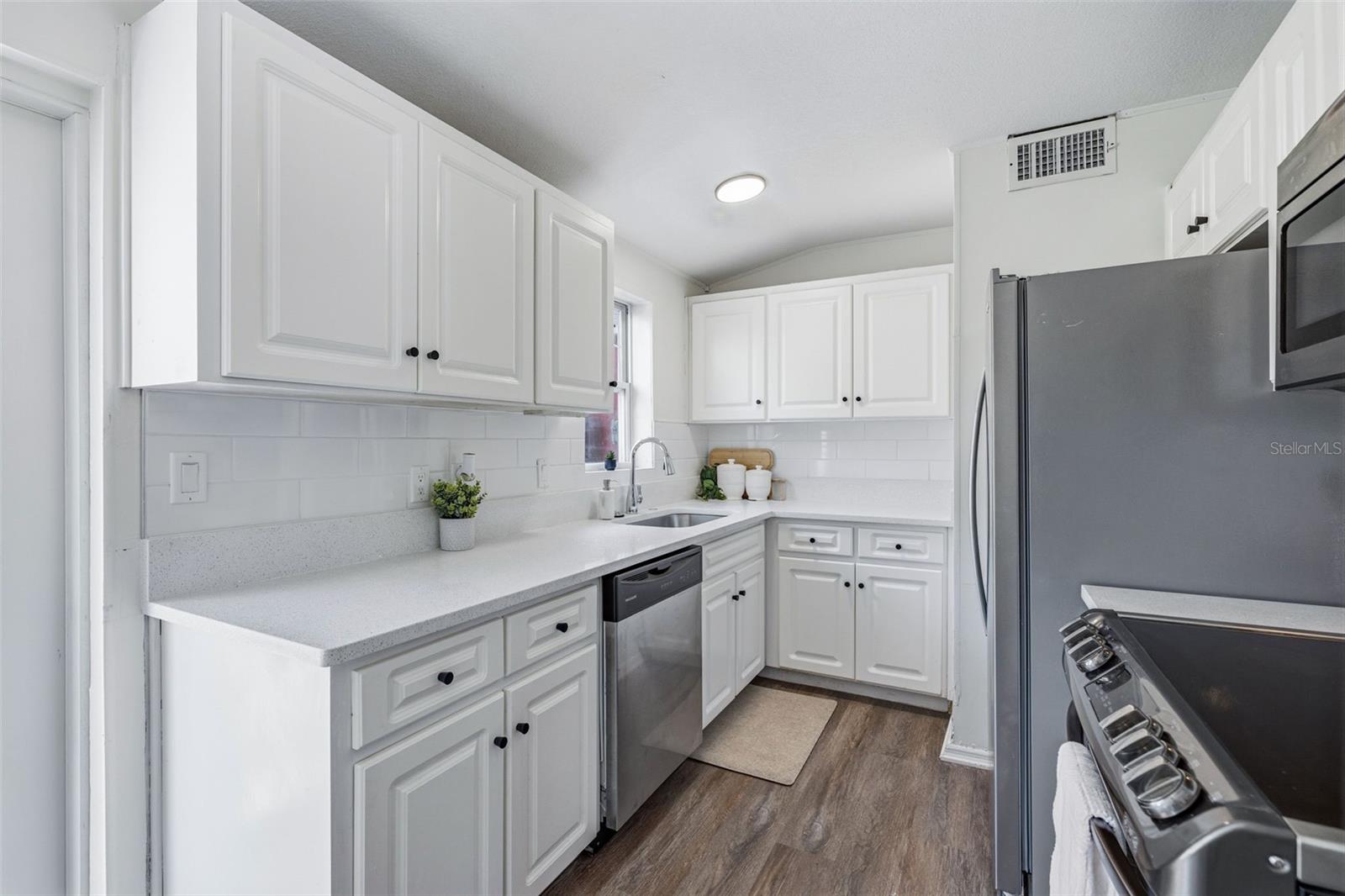 10408 VENTURA AVE — photo 12