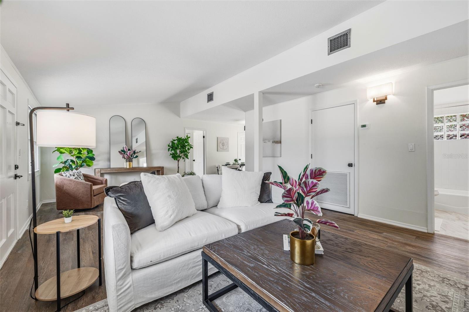10408 VENTURA AVE — photo 8