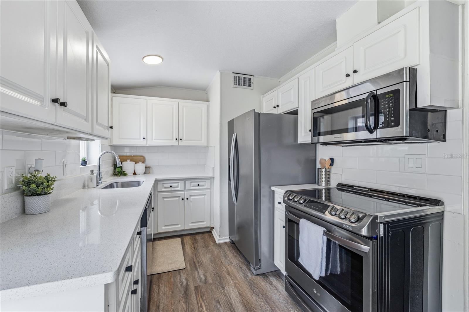 10408 VENTURA AVE — photo 13