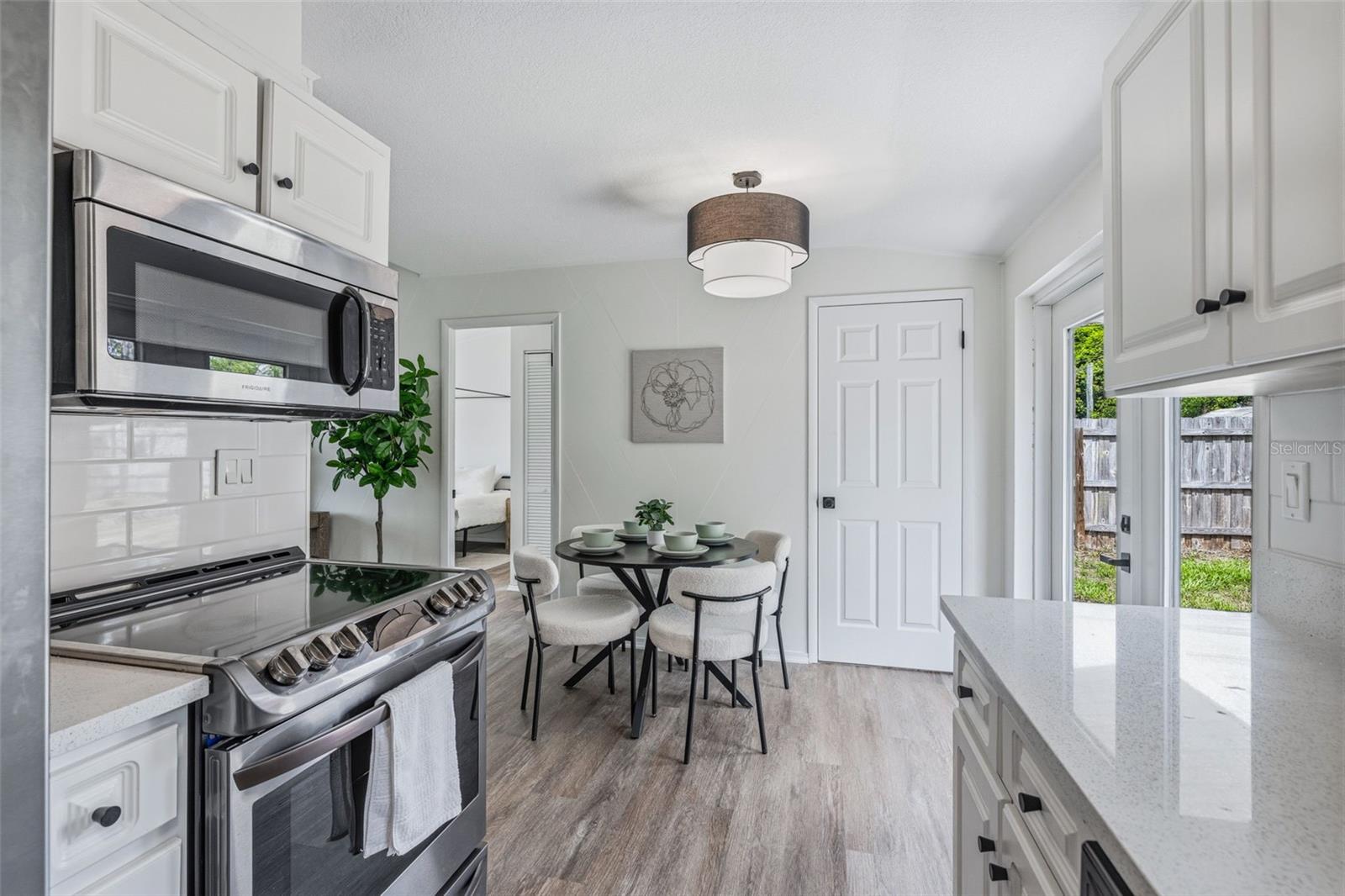 10408 VENTURA AVE — photo 15