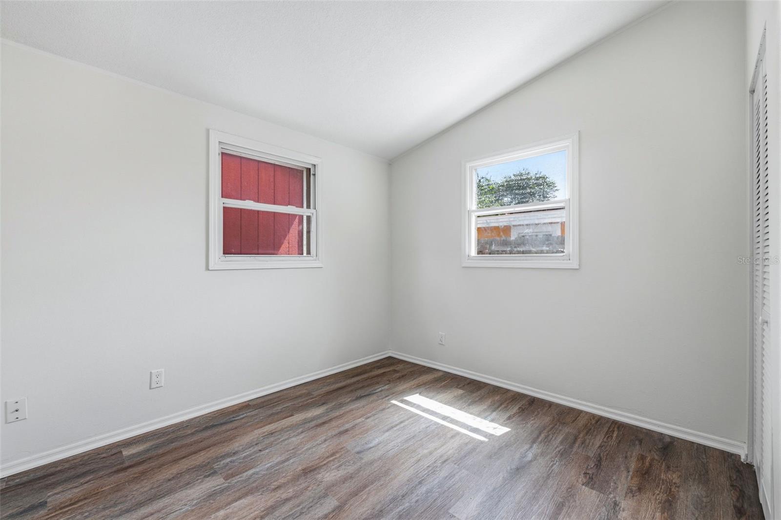10408 VENTURA AVE — photo 19