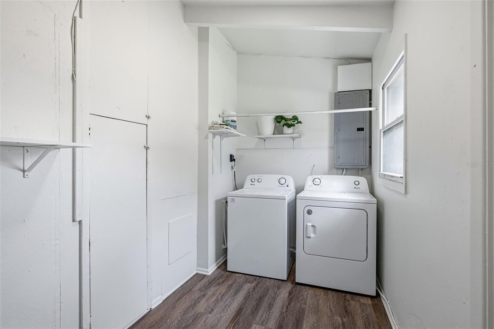 10408 VENTURA AVE — photo 22