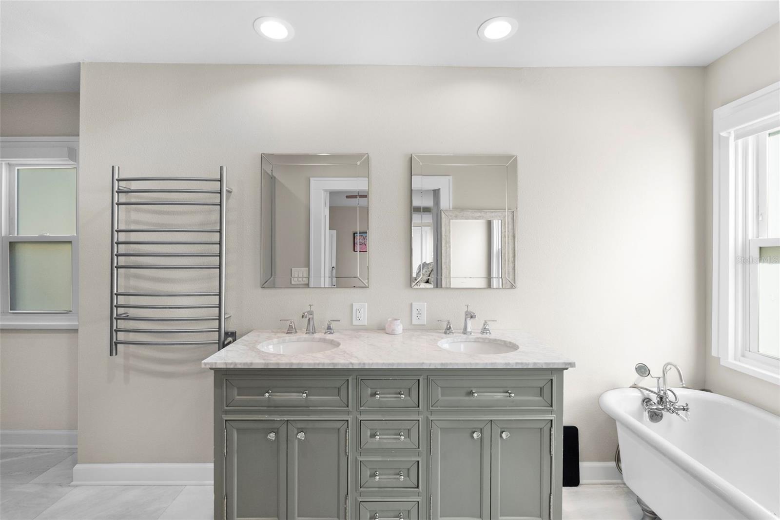 2943 W BAYSHORE CT — photo 32
