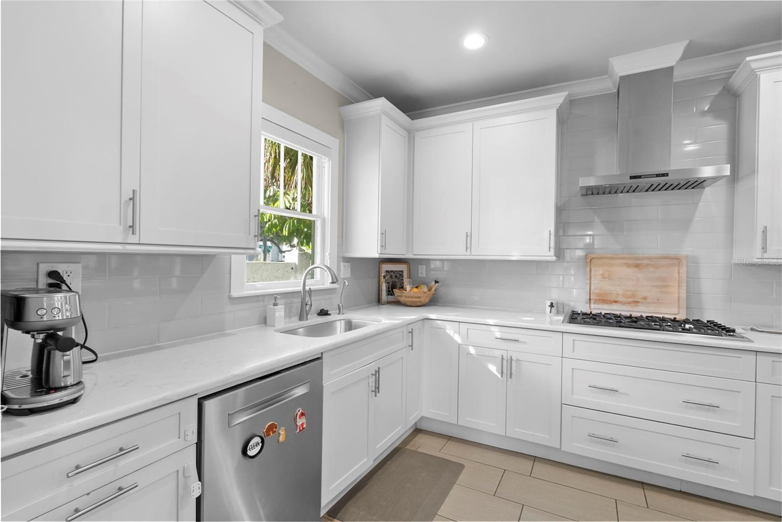 2943 W BAYSHORE CT — photo 15