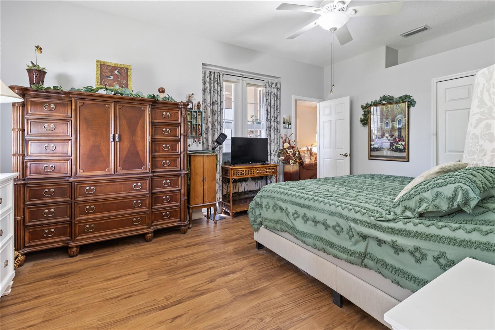 1415 MILLBROOK CIR — photo 18
