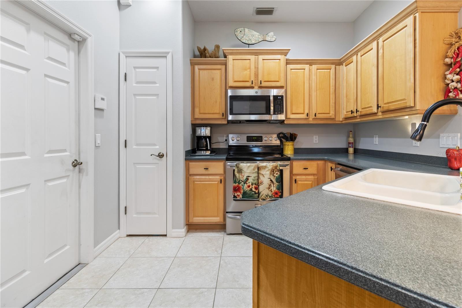 1415 MILLBROOK CIR — photo 12