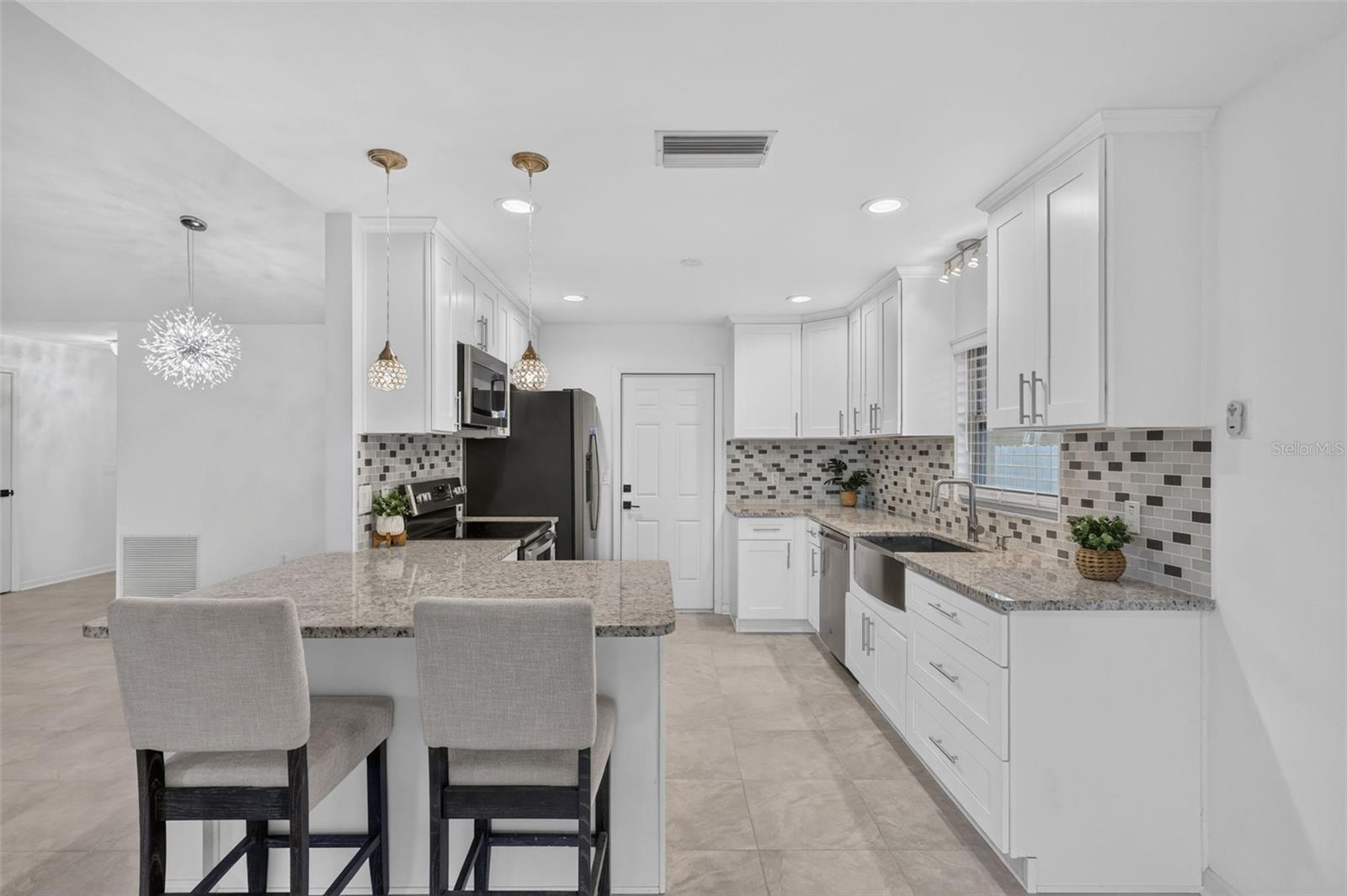 4063 PALAU DR — photo 7