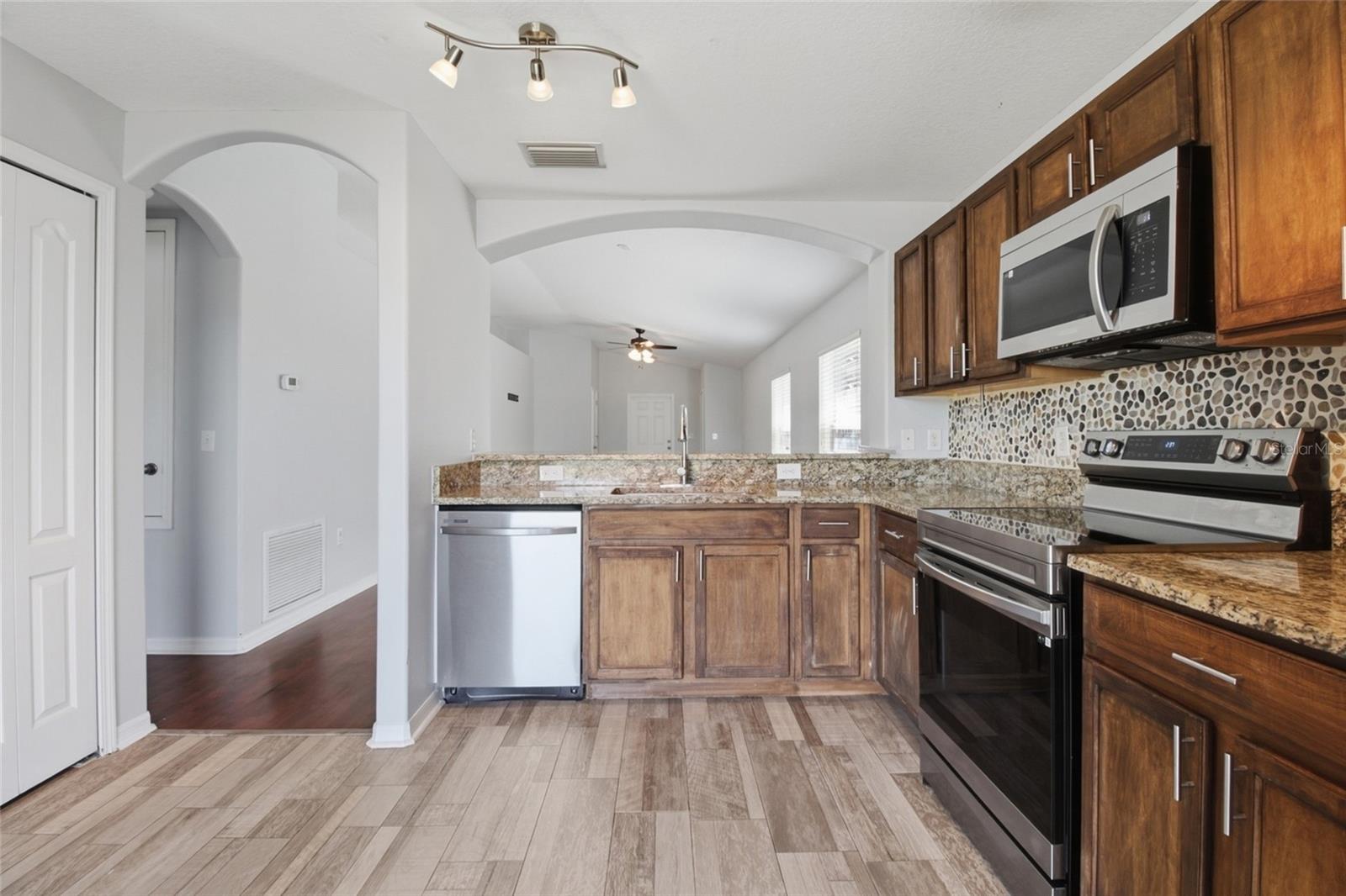 15519 TELFORD SPRING DR — photo 8