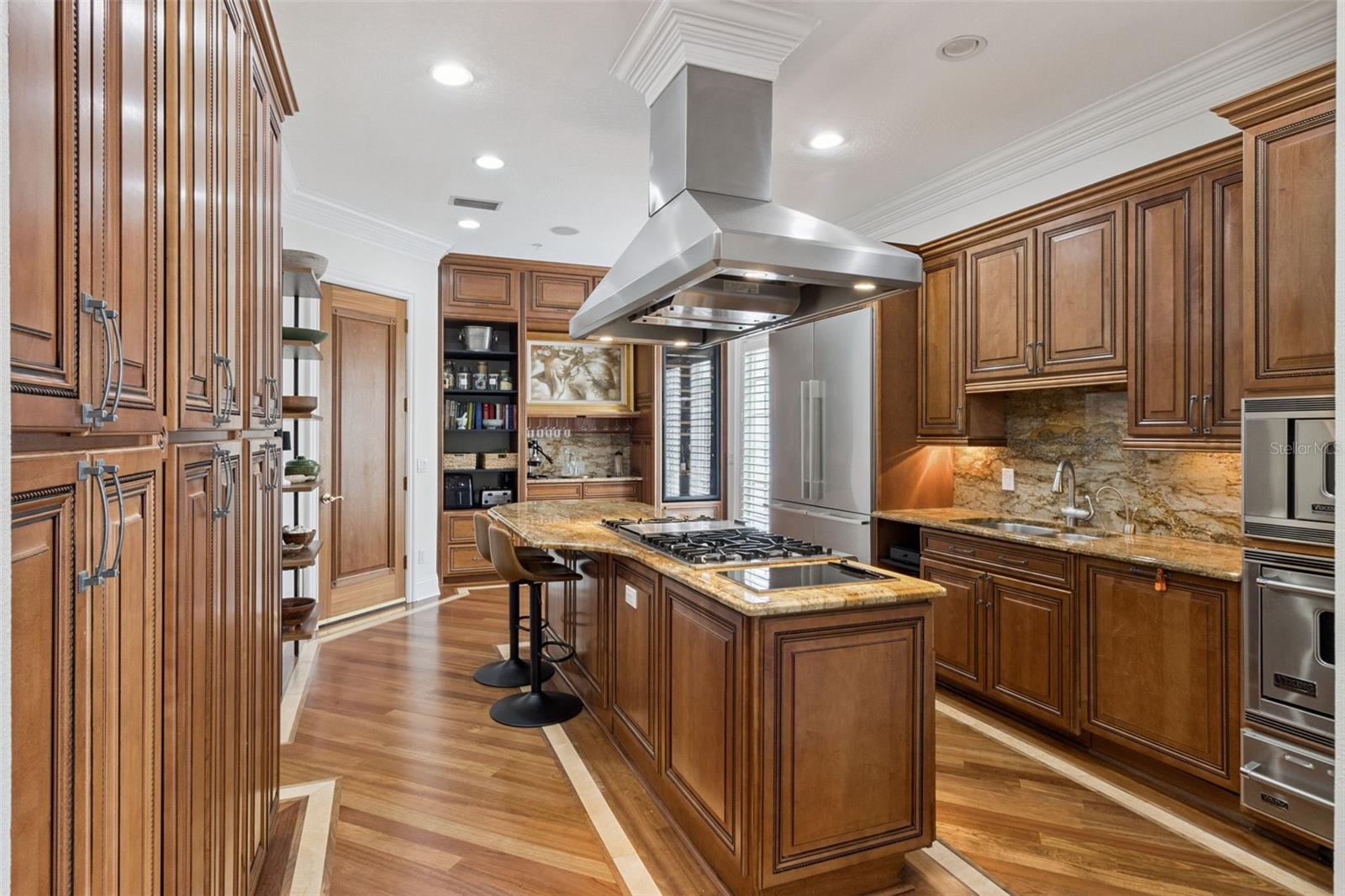 2402 VICTORIA GARDENS LN — photo 21