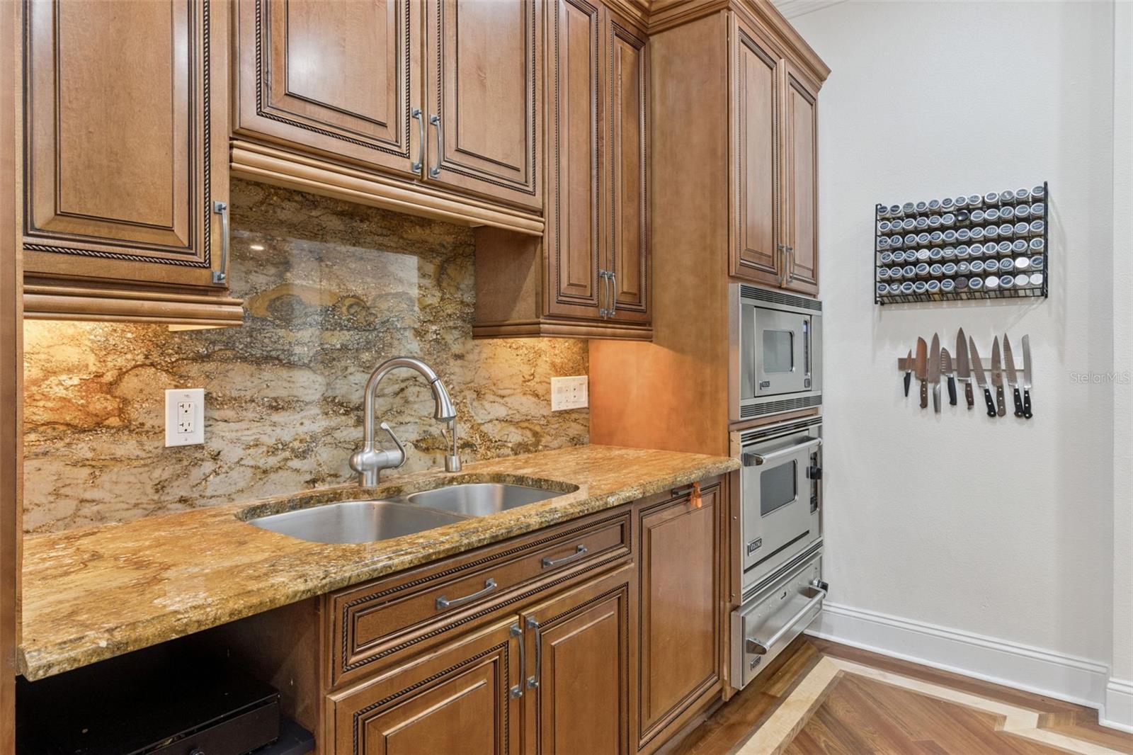 2402 VICTORIA GARDENS LN — photo 15