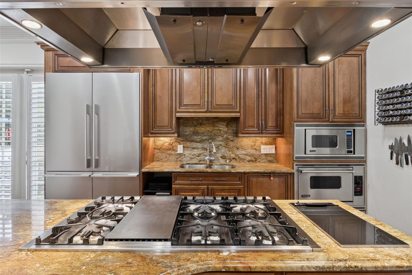 2402 VICTORIA GARDENS LN — photo 18