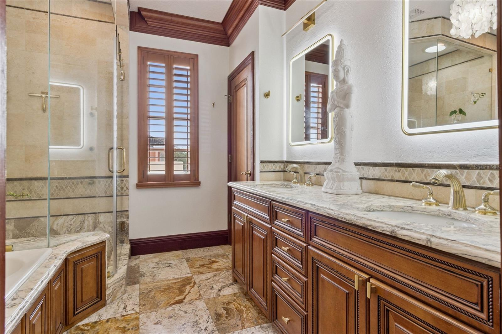 2402 VICTORIA GARDENS LN — photo 32