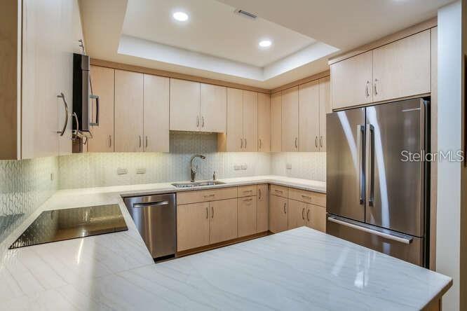 450 KNIGHTS RUN AVE #102 — photo 12