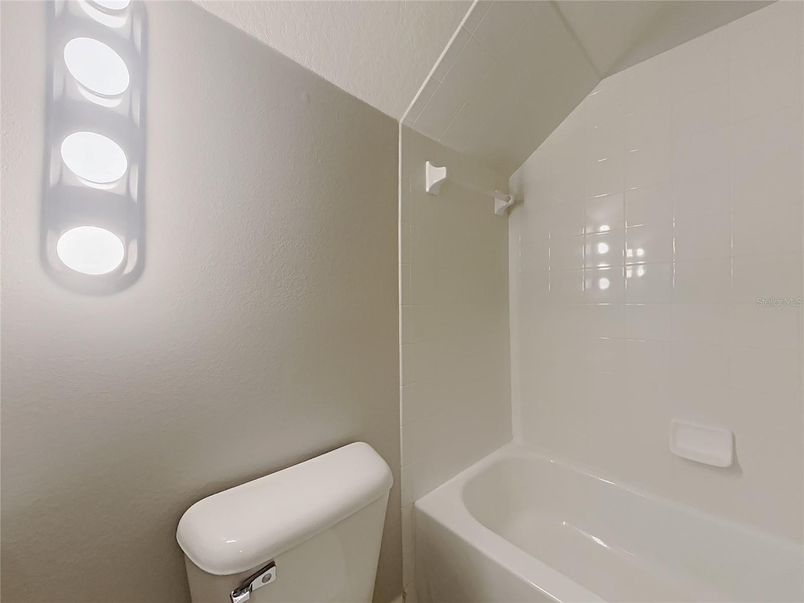 404 SUMMER SAILS DR — photo 18