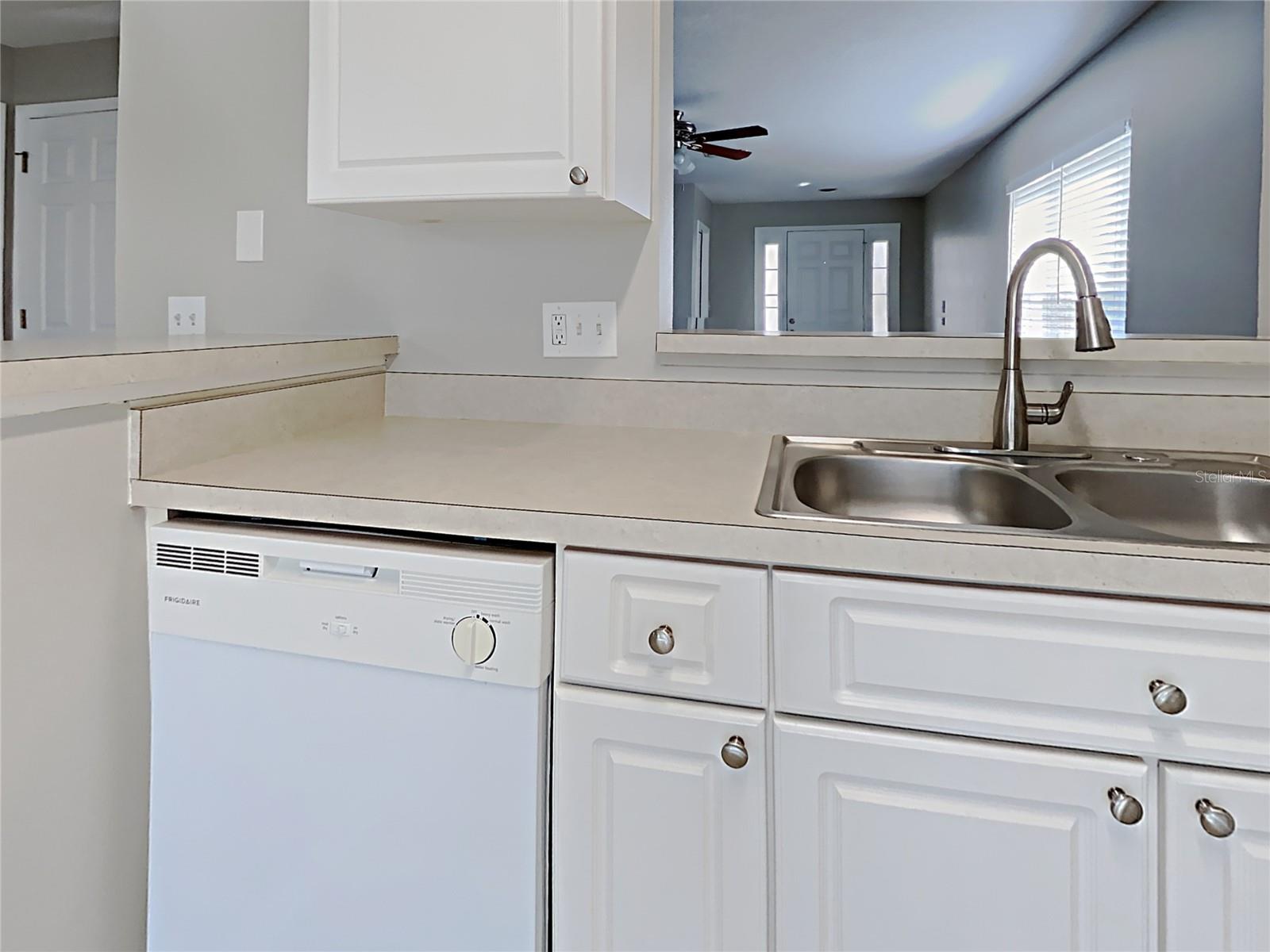 404 SUMMER SAILS DR — photo 9
