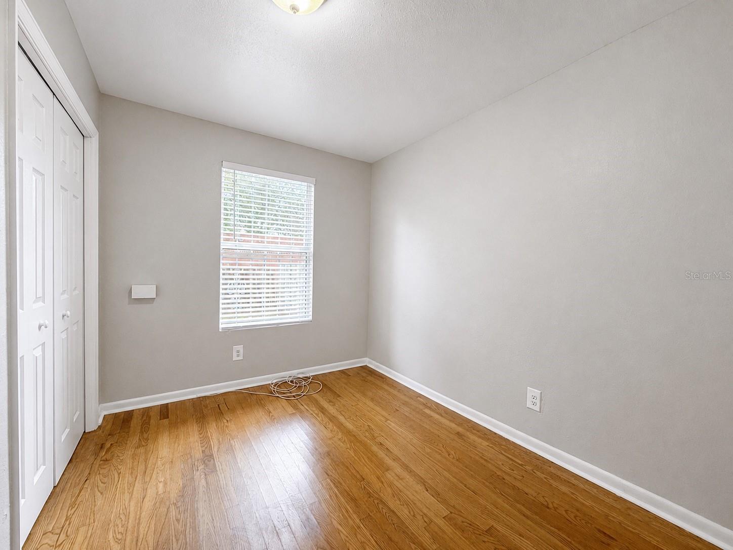 2124 W CHESTNUT ST — photo 4
