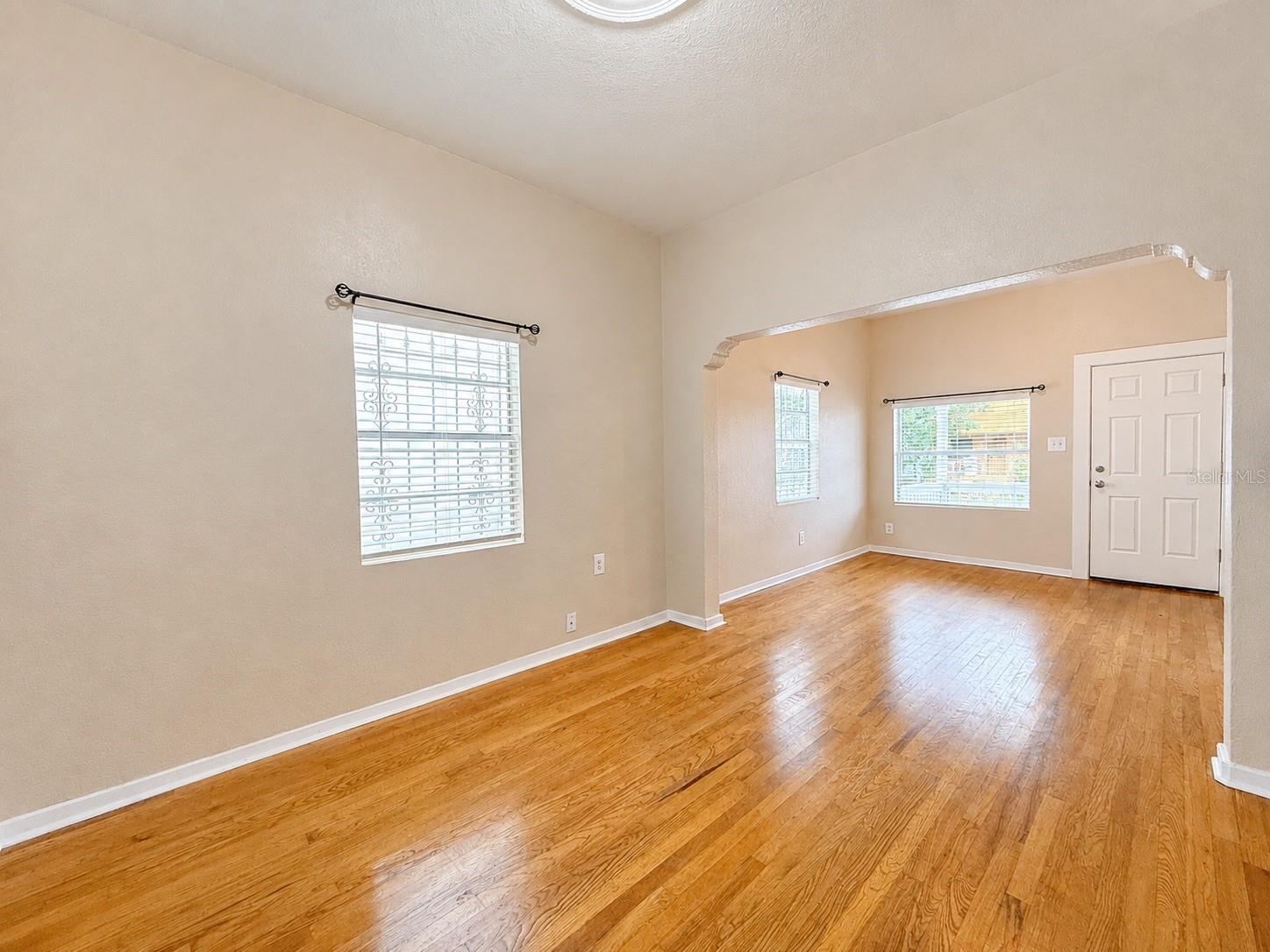 2124 W CHESTNUT ST — photo 18