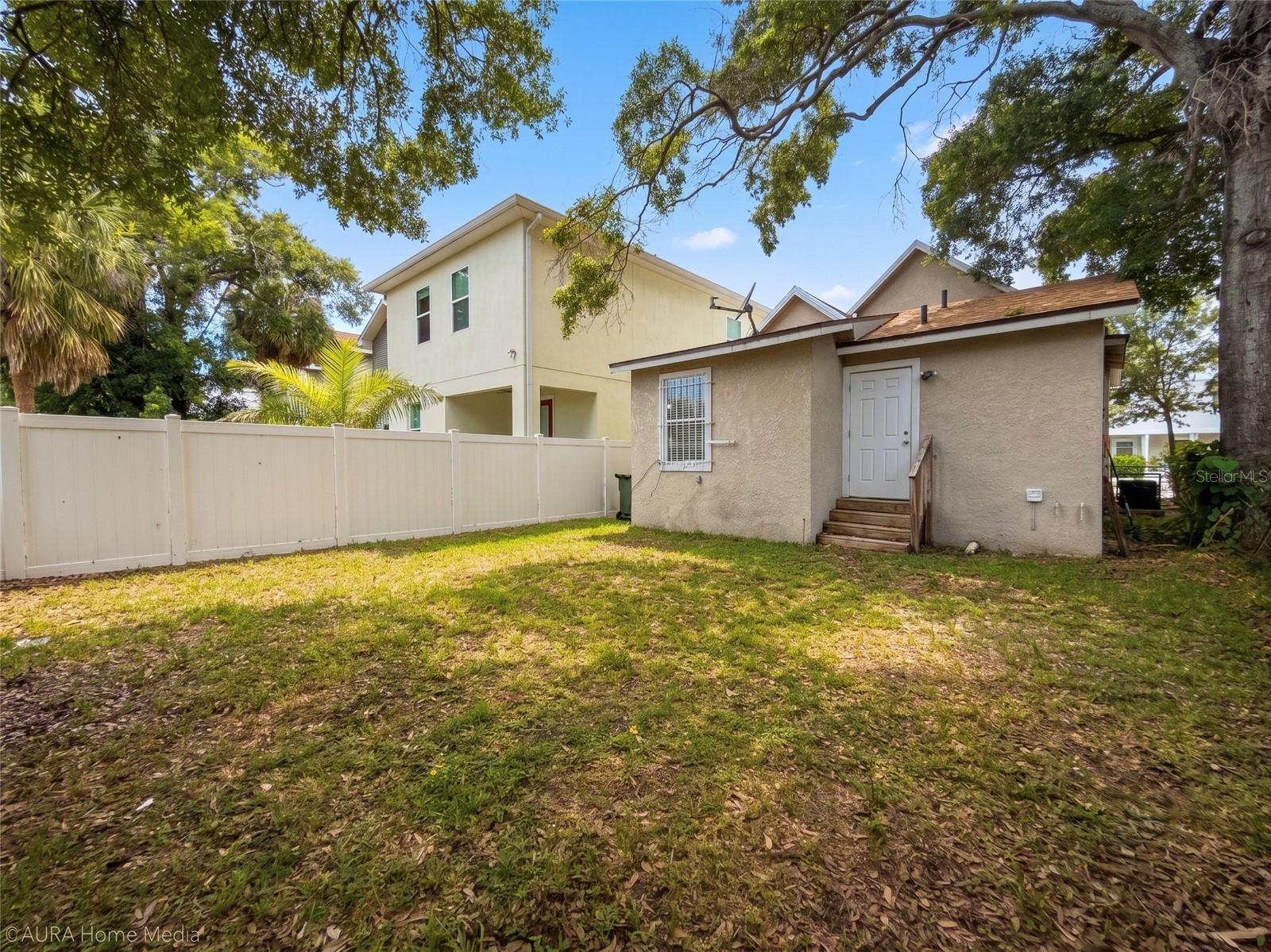 2124 W CHESTNUT ST — photo 20