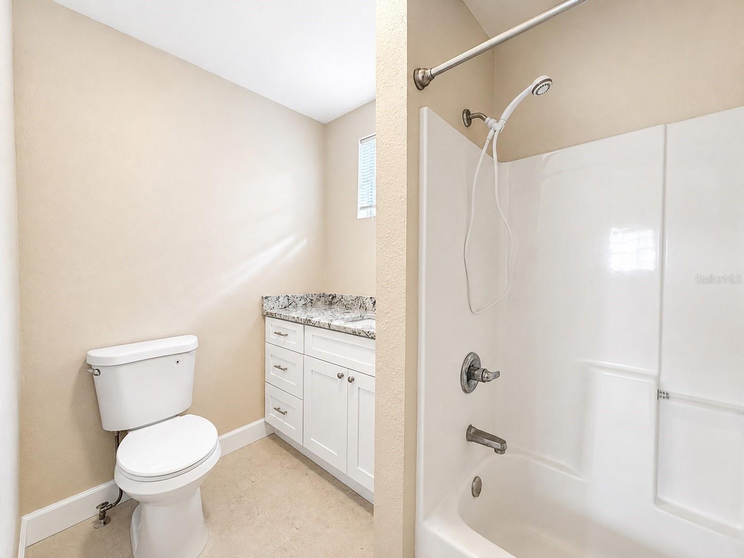 2124 W CHESTNUT ST — photo 12