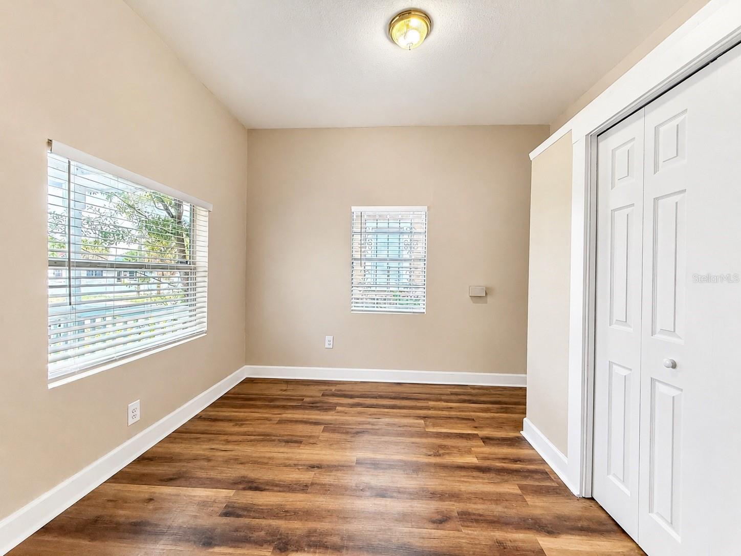 2124 W CHESTNUT ST — photo 15