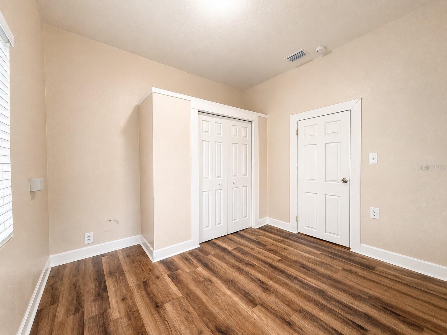 2124 W CHESTNUT ST — photo 16