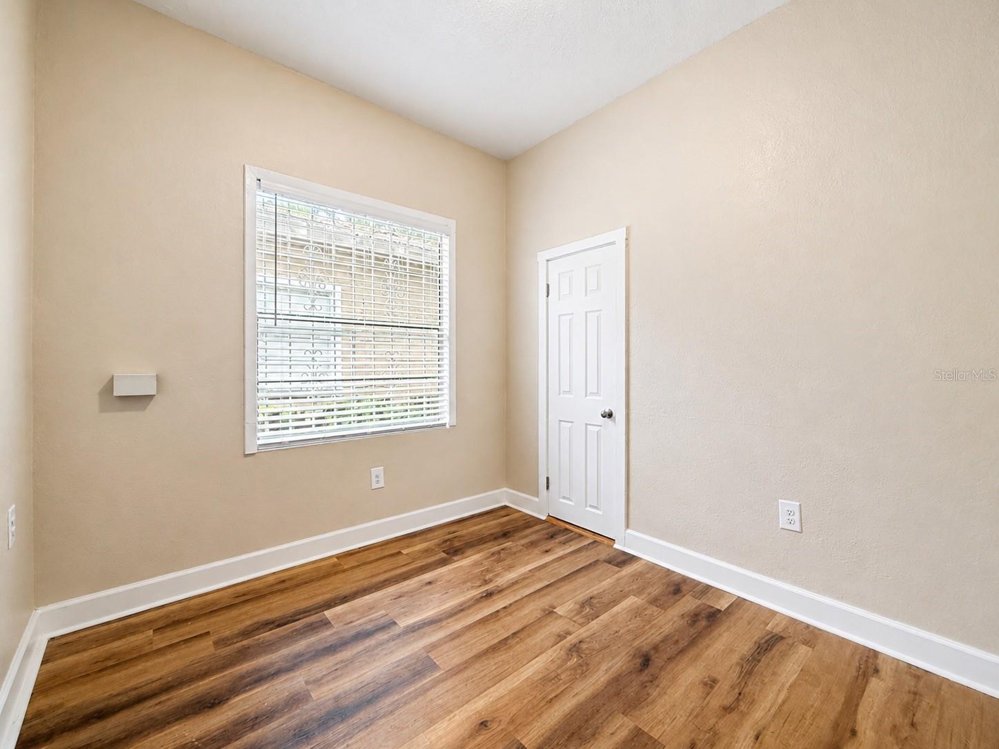 2124 W CHESTNUT ST — photo 13