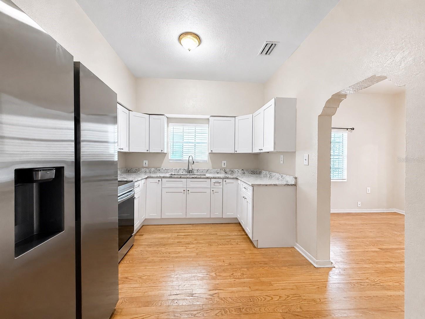 2124 W CHESTNUT ST — photo 6