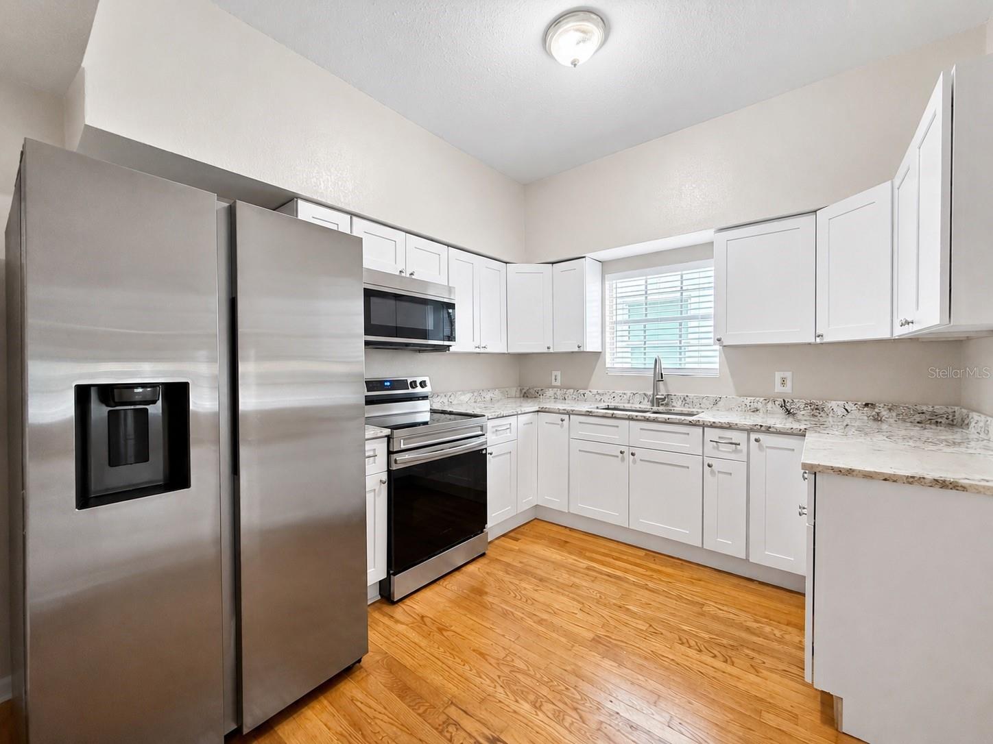2124 W CHESTNUT ST — photo 7