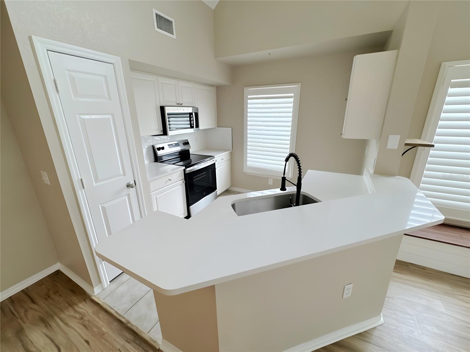 5531 ROSEHILL RD #201 — photo 3