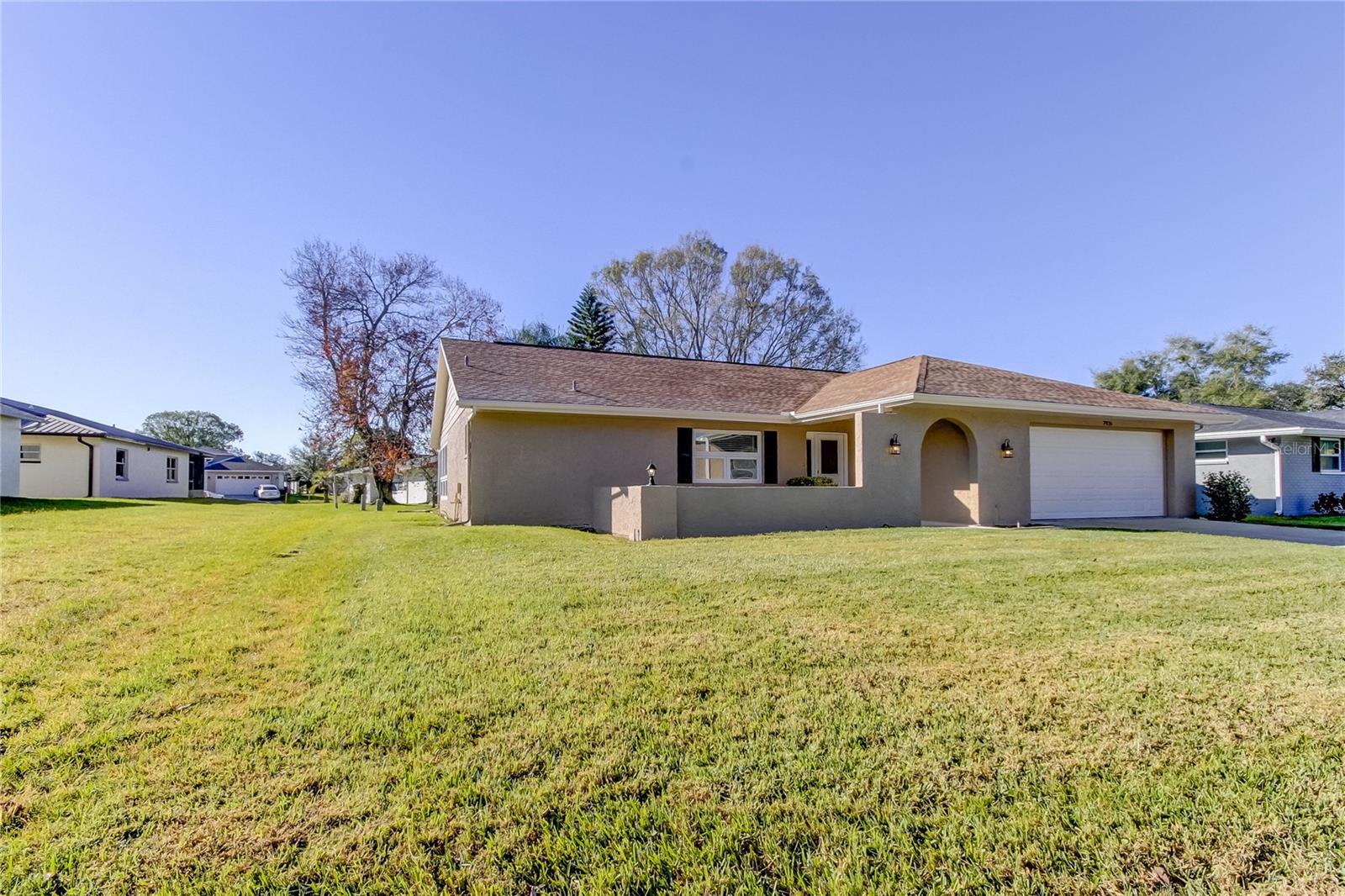7926 FOXWOOD DR — photo 16