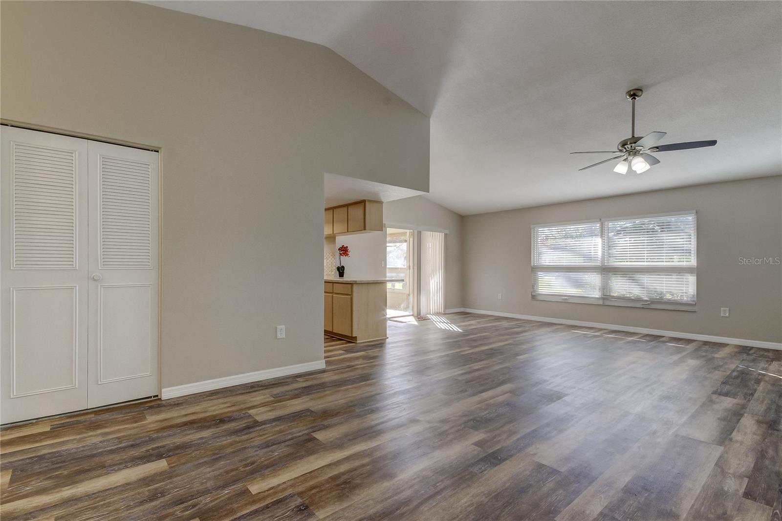 7926 FOXWOOD DR — photo 7
