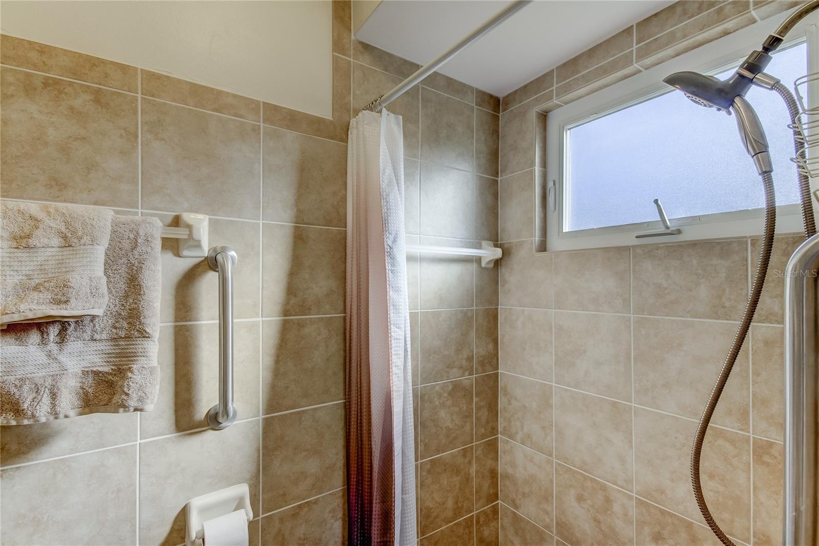 7926 FOXWOOD DR — photo 10