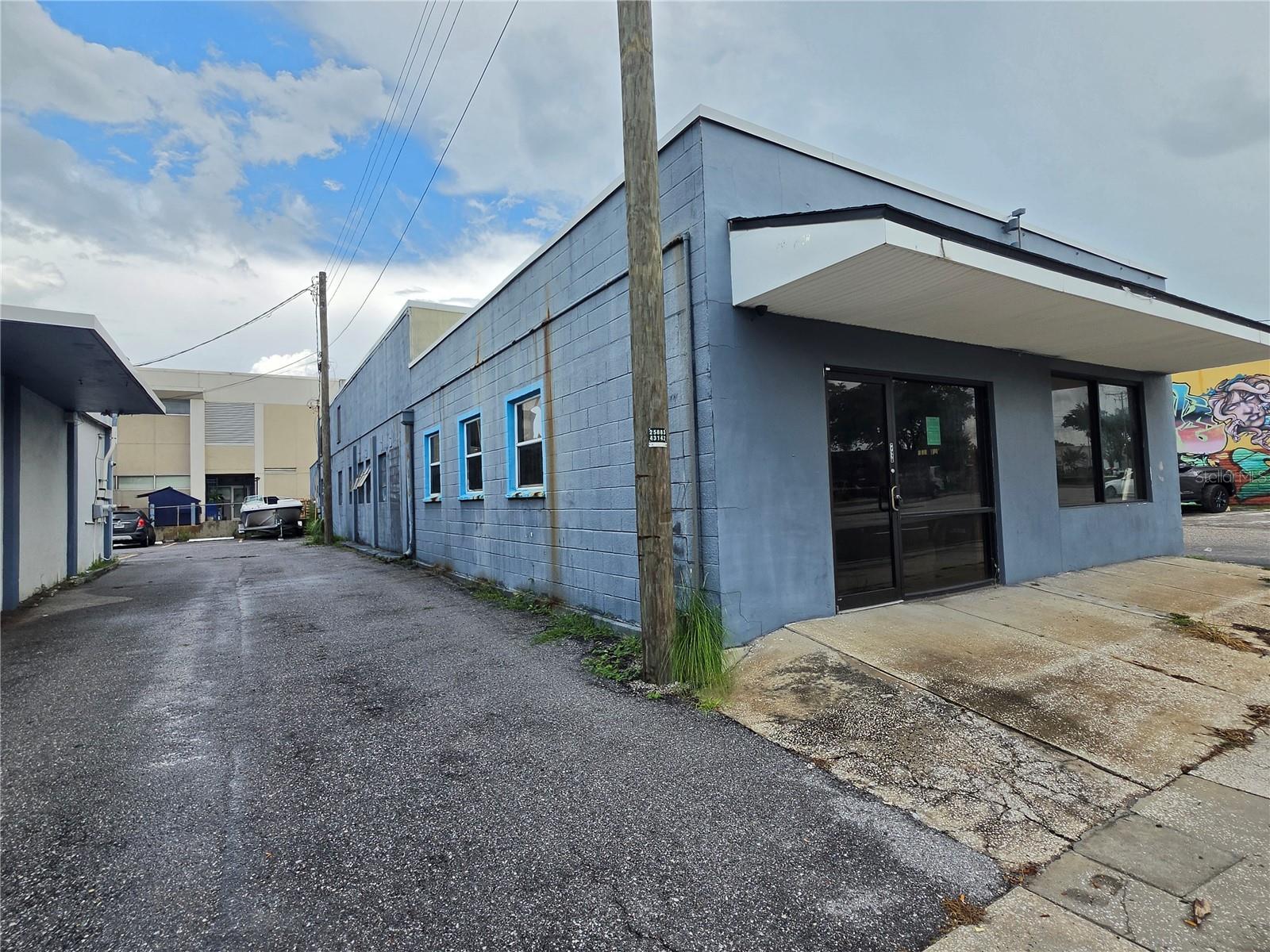 1942 E HILLSBOROUGH AVE — photo 9