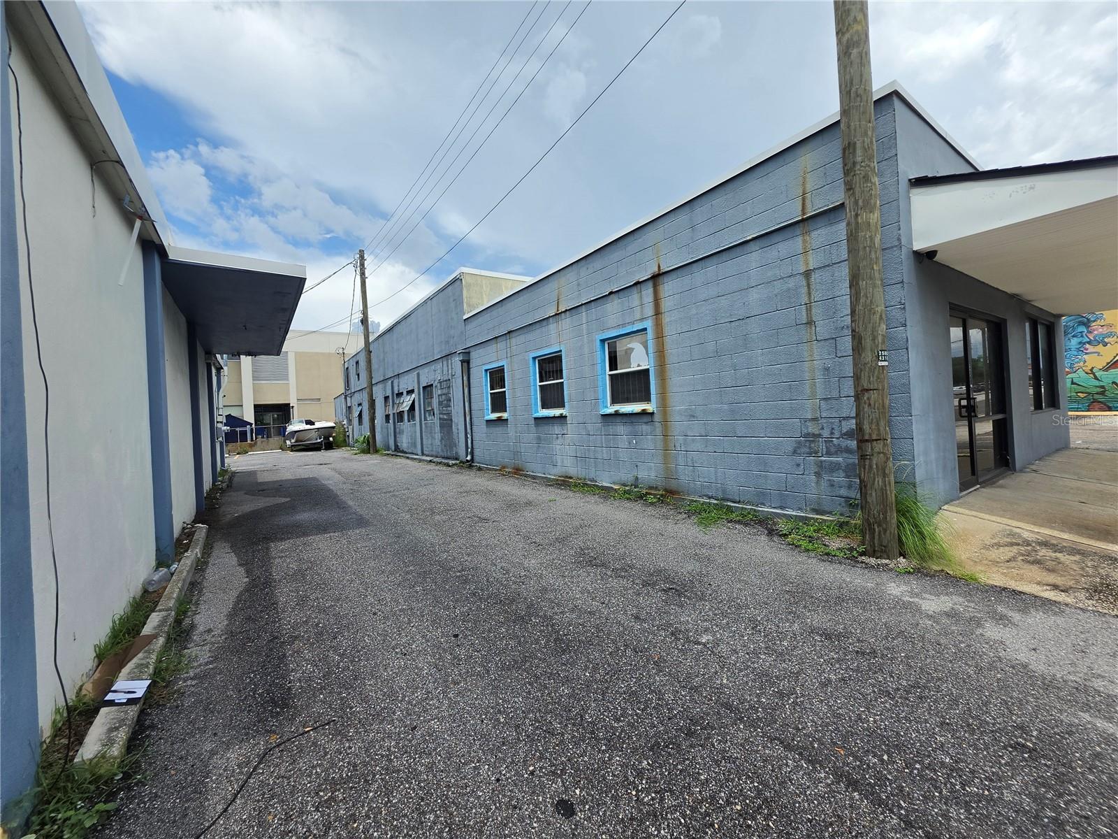 1942 E HILLSBOROUGH AVE — photo 8