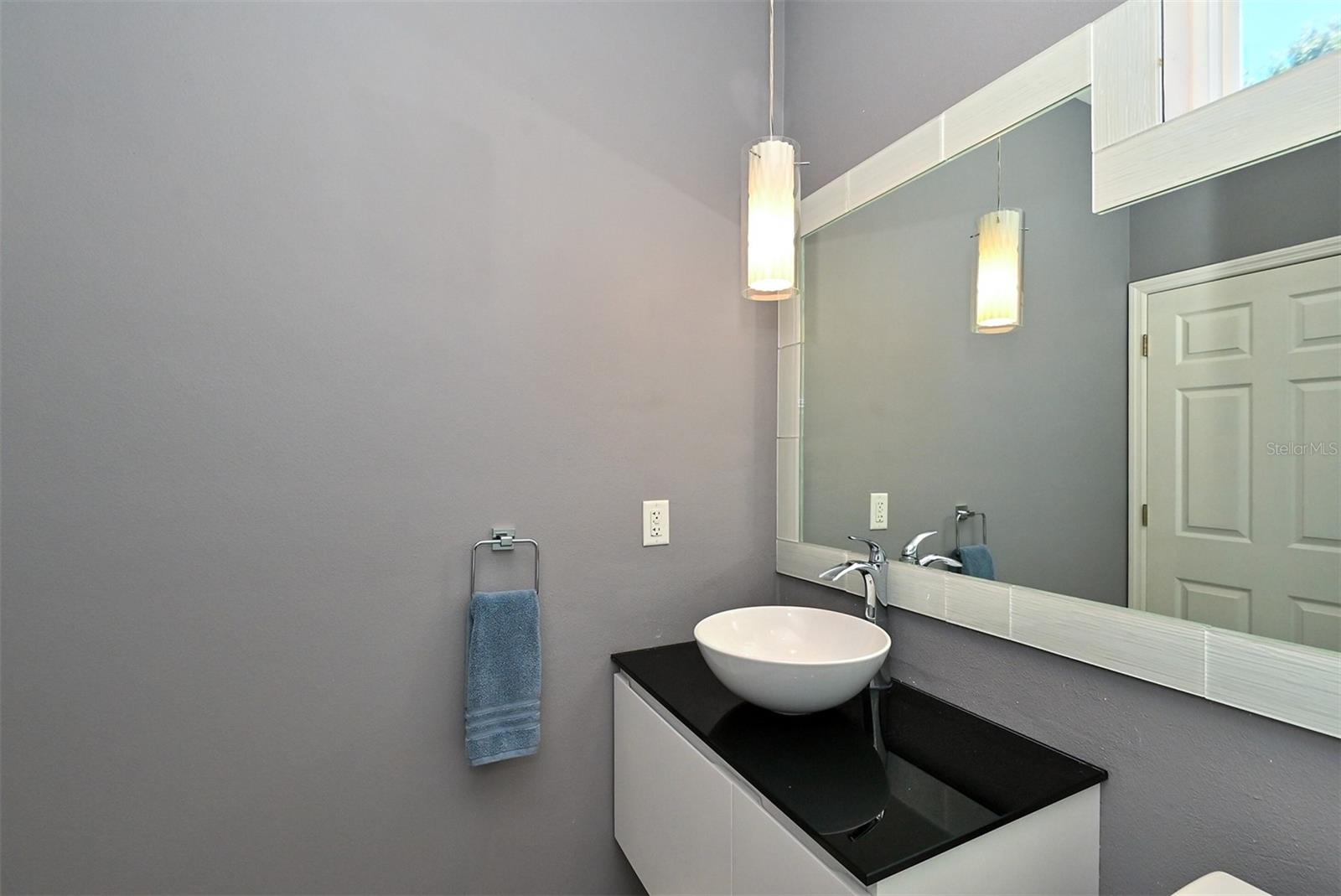 7131 KENSINGTON CT — photo 32